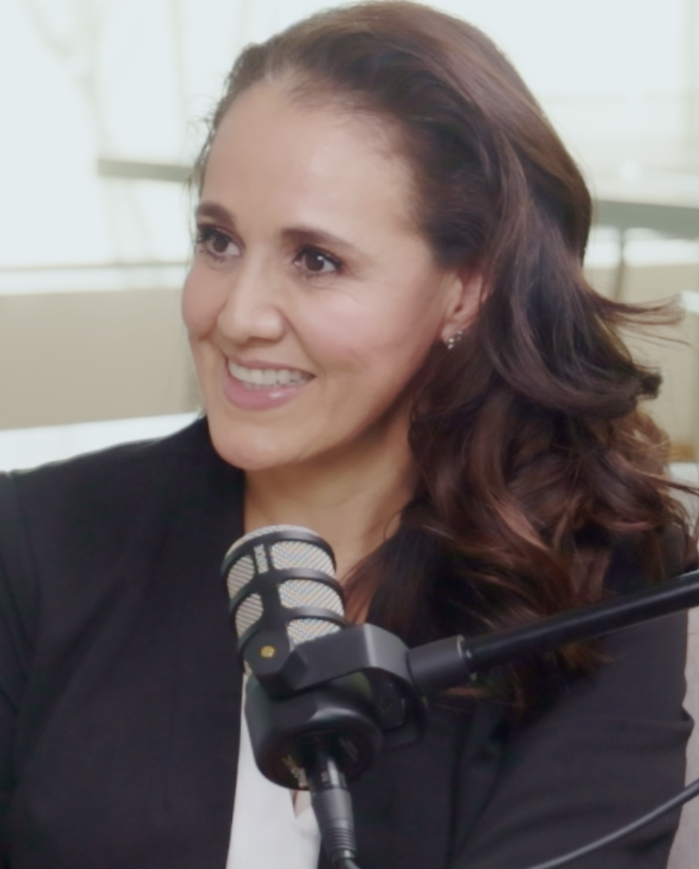 Bárbara Castro — AL AIRE · Podcast Empresarial en Vivo